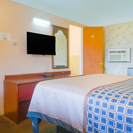 Bay Motel By Oyo Bay City Exterior photo